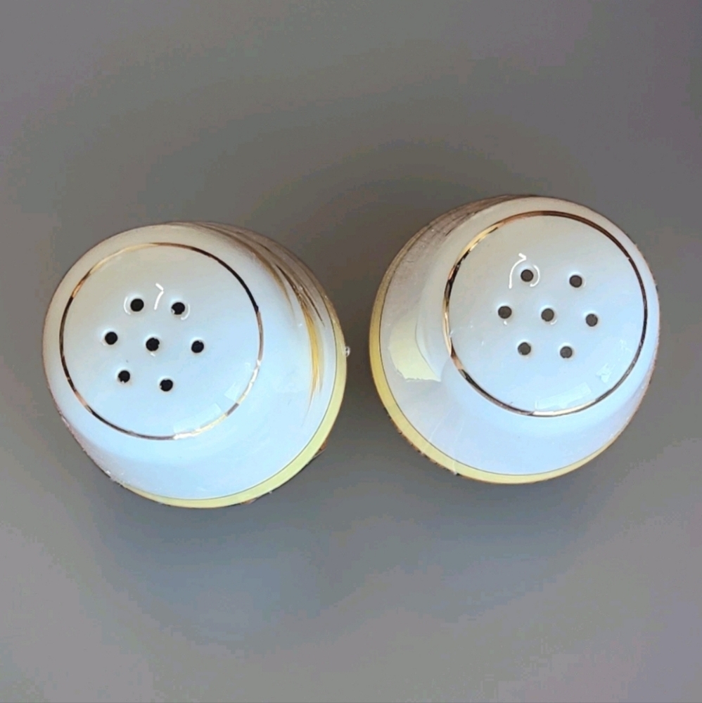 Vintage Autumn Gold Salt & Pepper Shakers Century Service Corp EUC - Picture 3 of 5